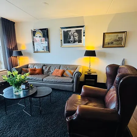 Aan Zeezicht Apartment *